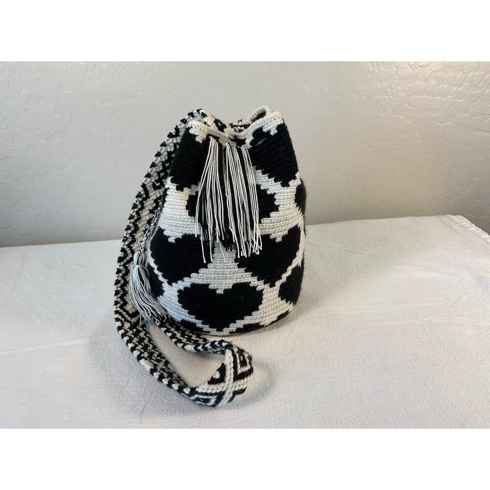 Handmade Wayuu Mochila Crossbody Bucket Bag Black White Crochet Woven Tassel - Picture 2 of 11